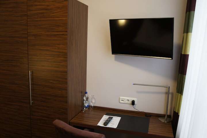 Room 13 of 63