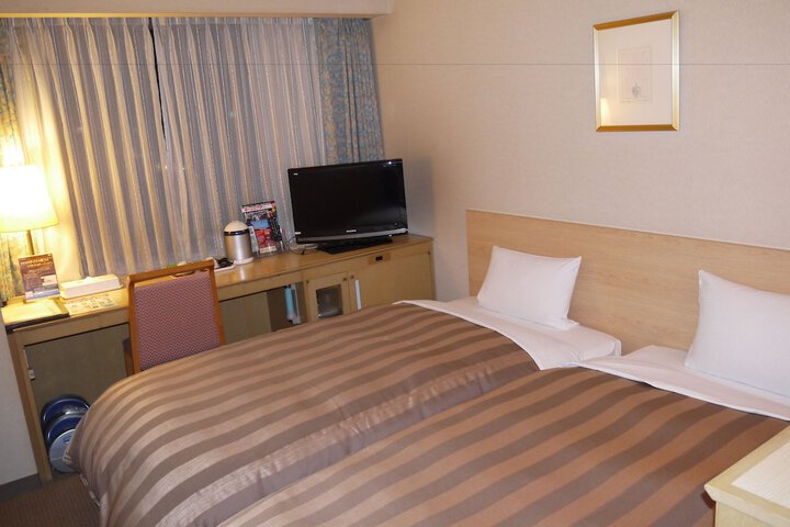 Room 8 of 77