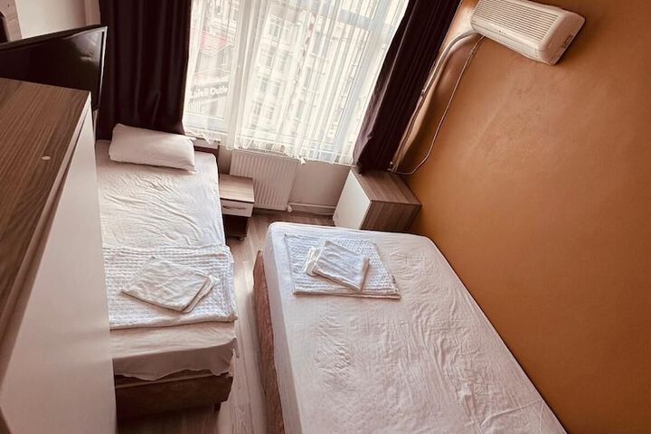 Room 21 of 32