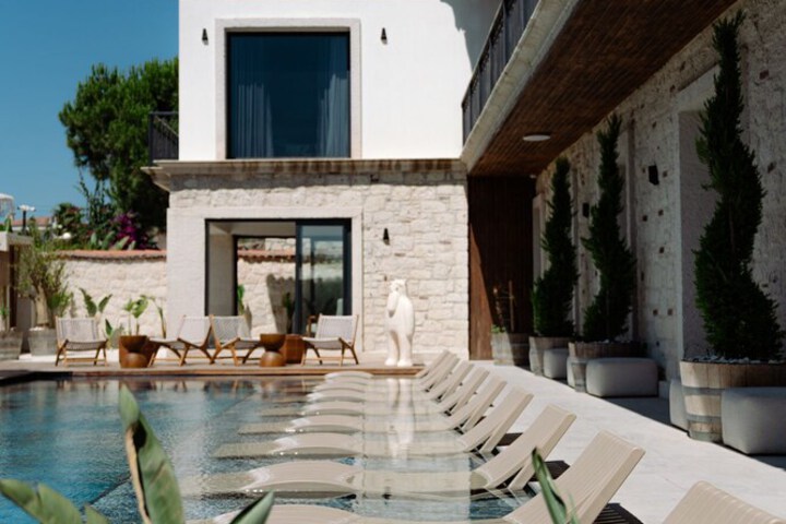 Pool 77 of 101