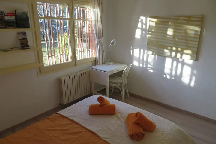Room 4 of 16