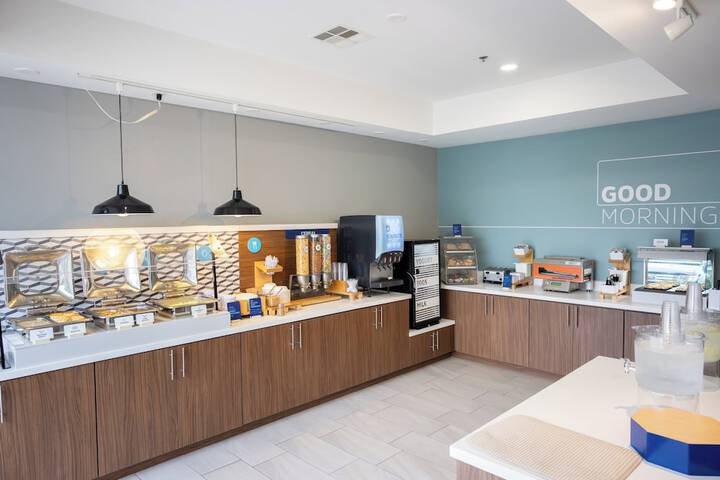 Breakfast/Coffee Service 53 of 67