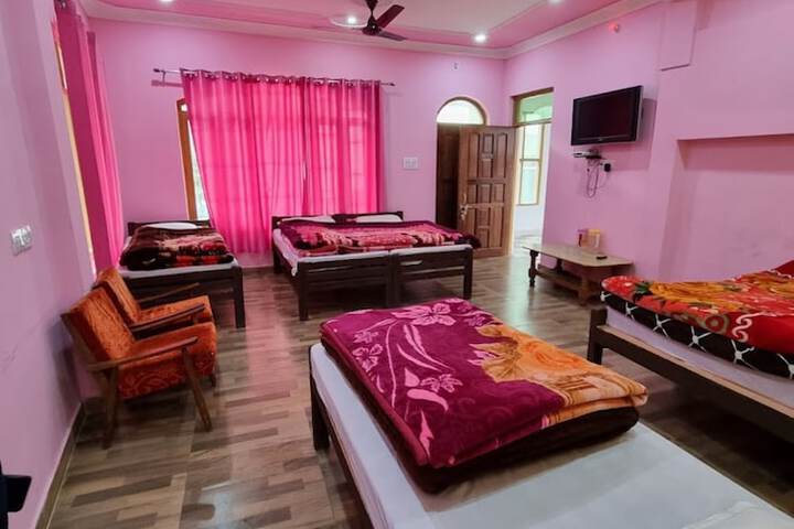 Room 3 of 8