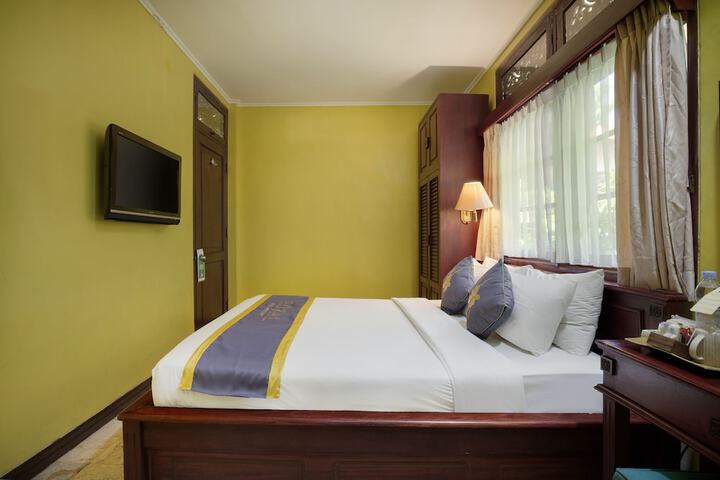 Room 6 of 63