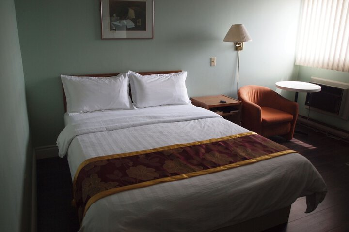 Room 28 of 46