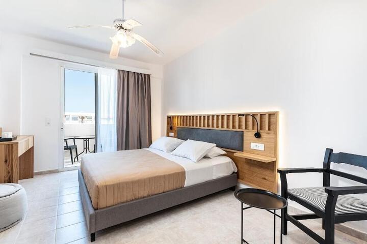 Room 7 of 32