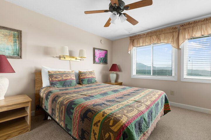 Room 7 of 102