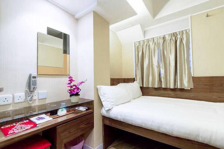 Room 12 of 42