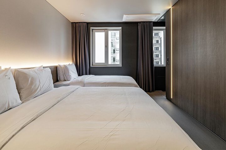 Room 8 of 36