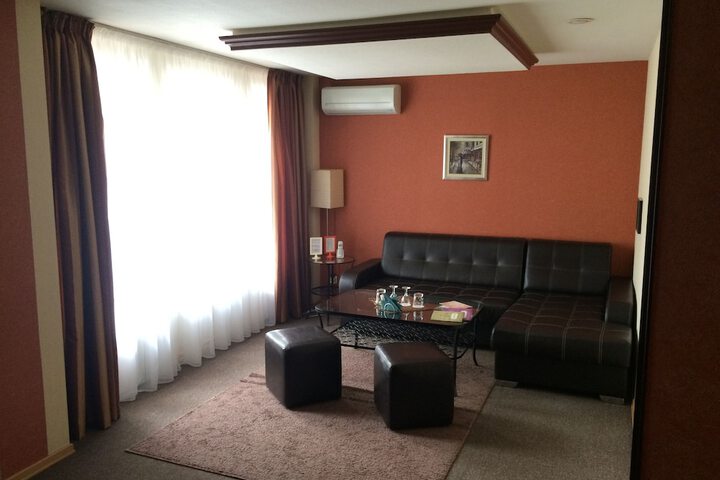 Room 6 of 31