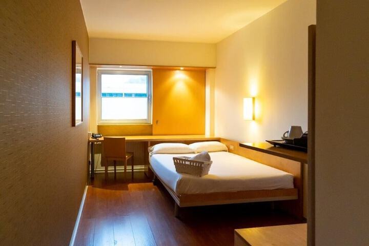 Room 16 of 46