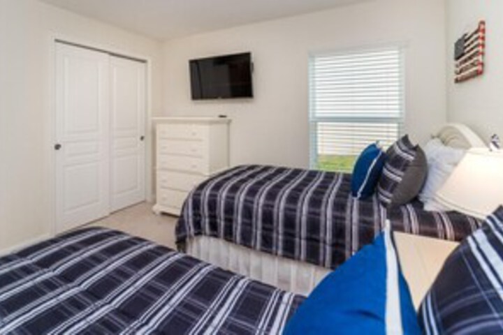 Room 30 of 38