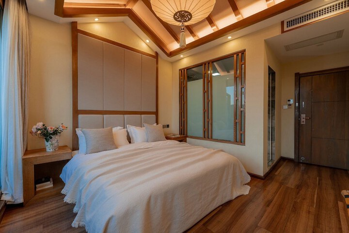 Room 10 of 90