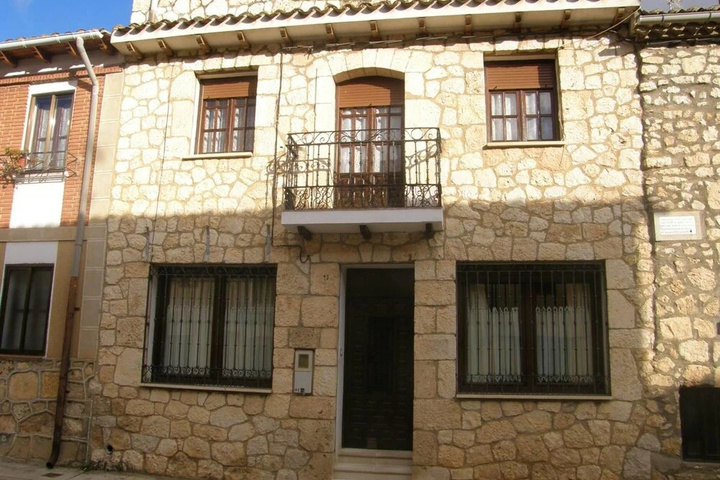 House With 5 Bedrooms in Baños de Valdearados With Wonderful City View and Terrace