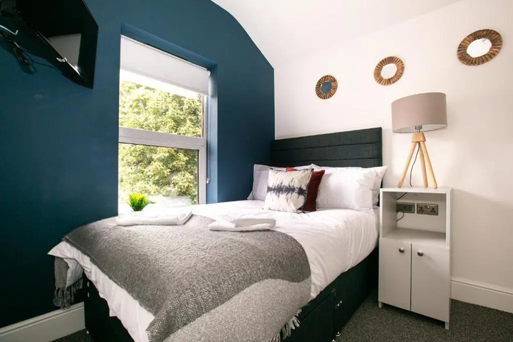 Room 2 of 16