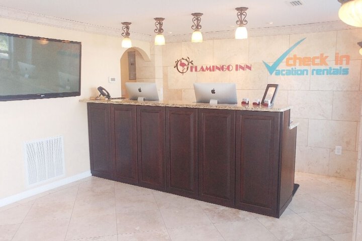 Flamingo Inn Bayside Suites