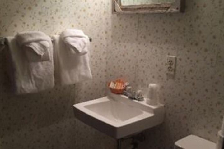 Room 31 of 182