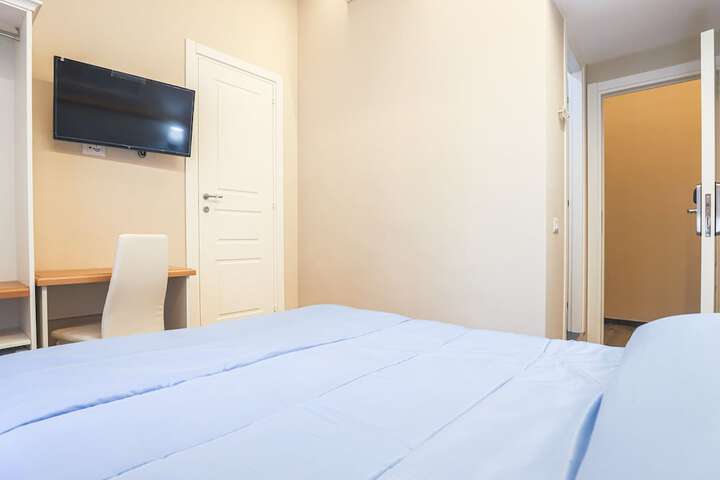 Room 9 of 33