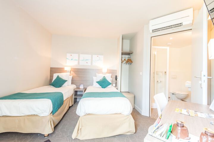Room 4 of 33