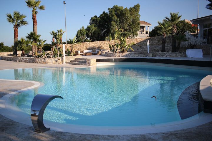 Hotel with Pool