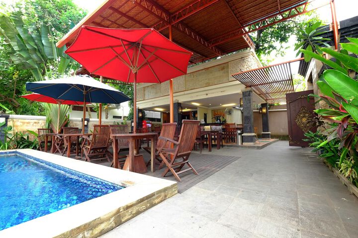 Hotel Pool