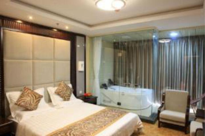 Room 5 of 7