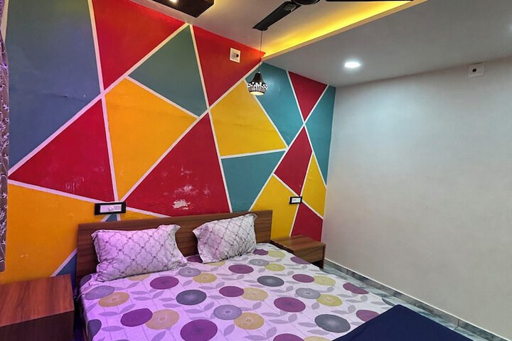 Room 13 of 28