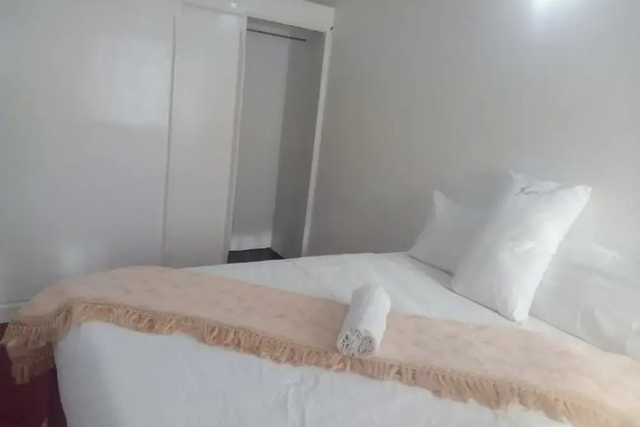 Room 2 of 10