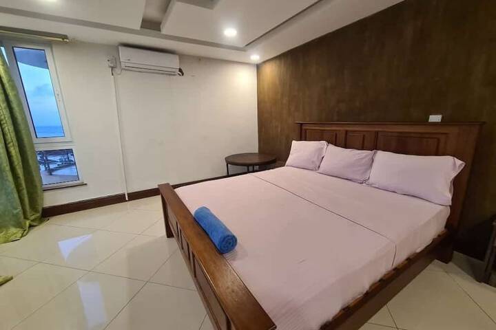 Room 10 of 190