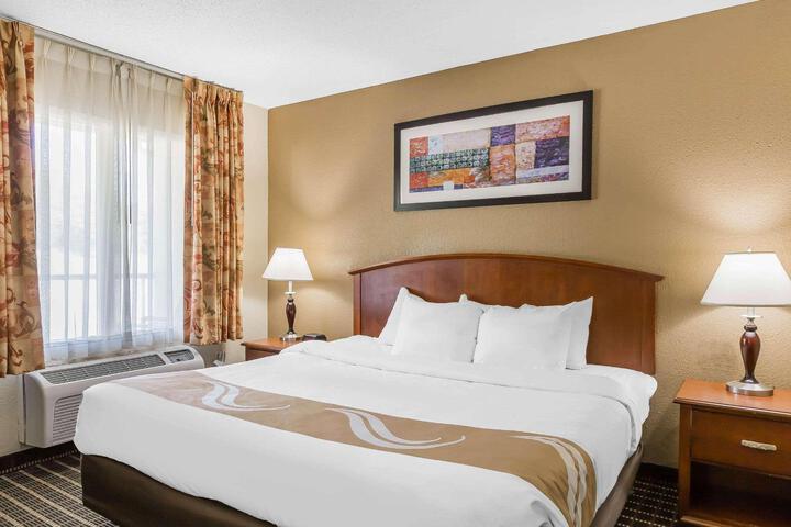 1 King Bed (4 of 13)