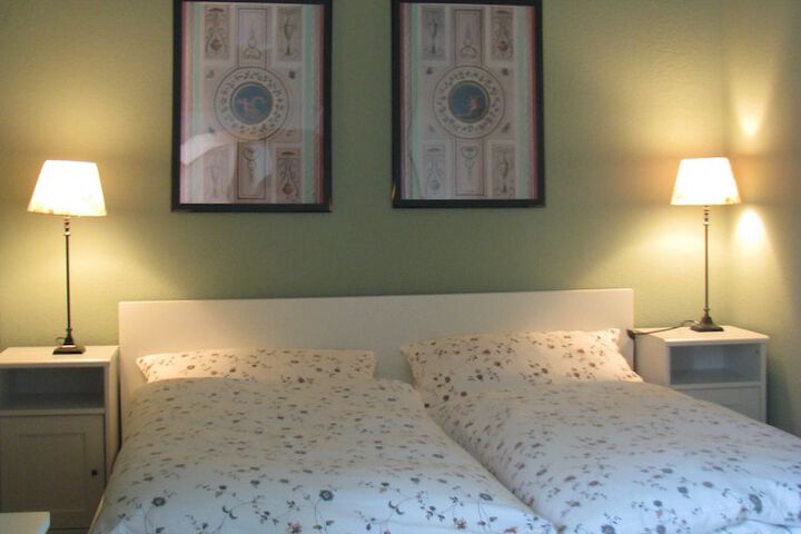 Room 9 of 32