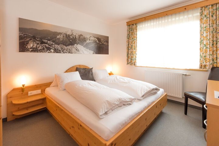 Room 2 of 43