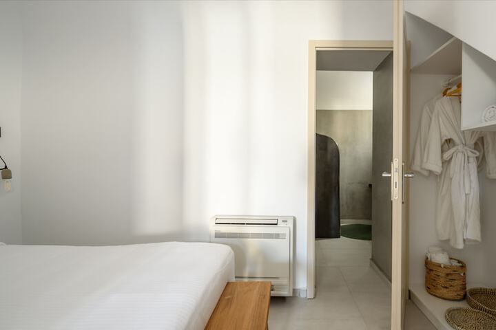 Room 2 of 67