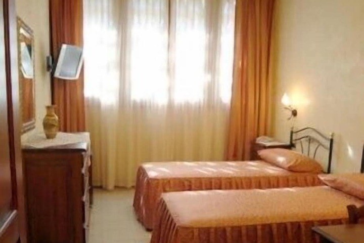 Room 7 of 39