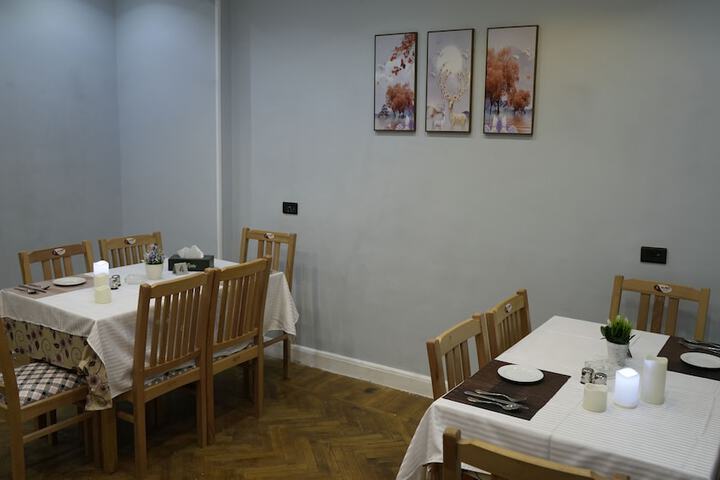 Dining 32 of 40