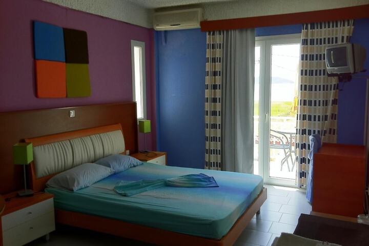 Room 7 of 37