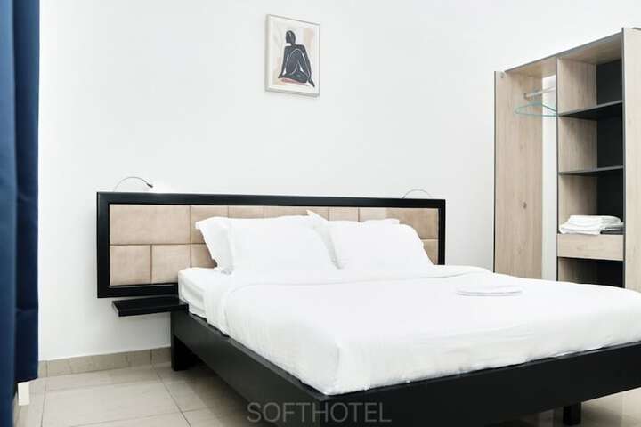 Room 3 of 7