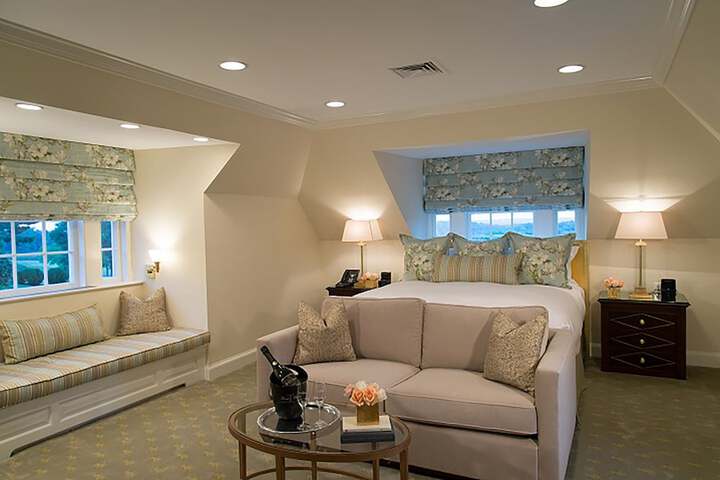 Room 8 of 221