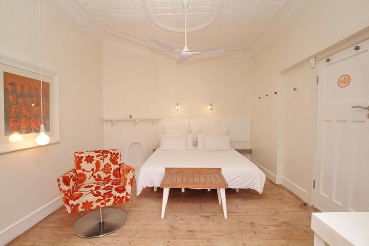 Room 9 of 28