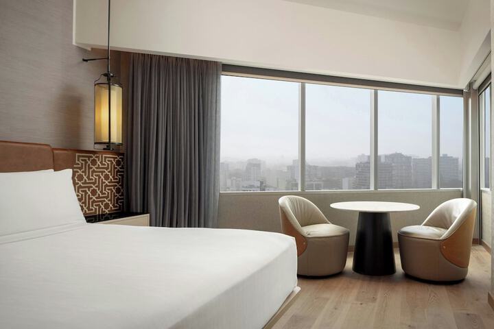 Room 42 of 196