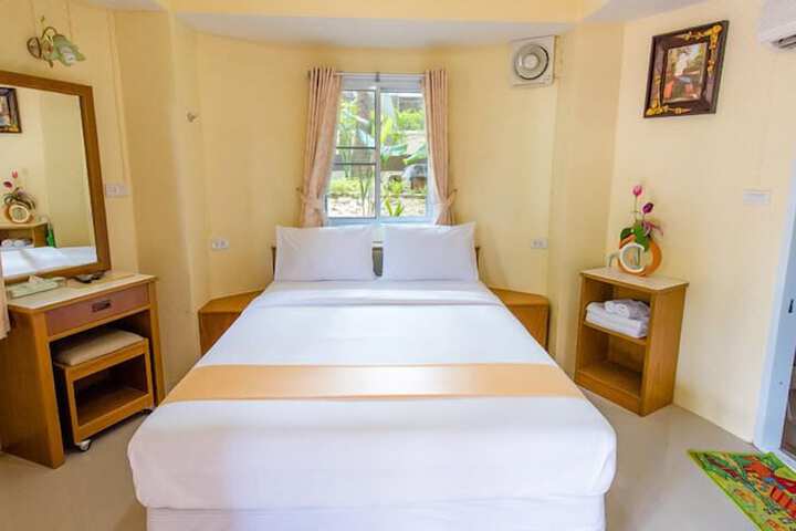 Room 2 of 65