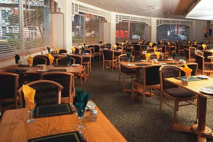 Dining 40 of 53