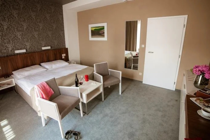 Room 6 of 23