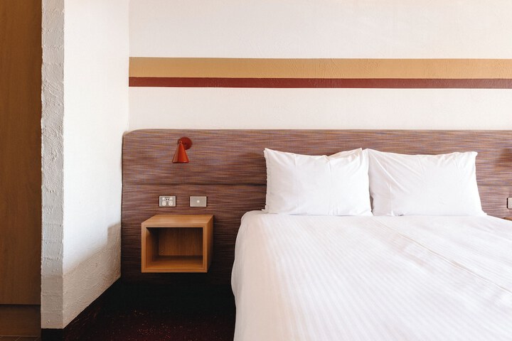 Room 35 of 69