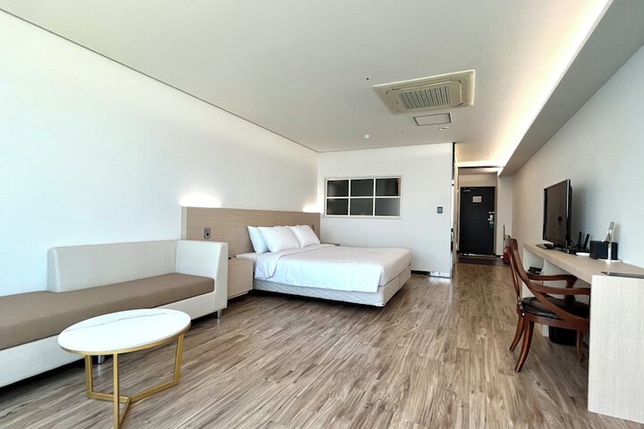 Room 16 of 29