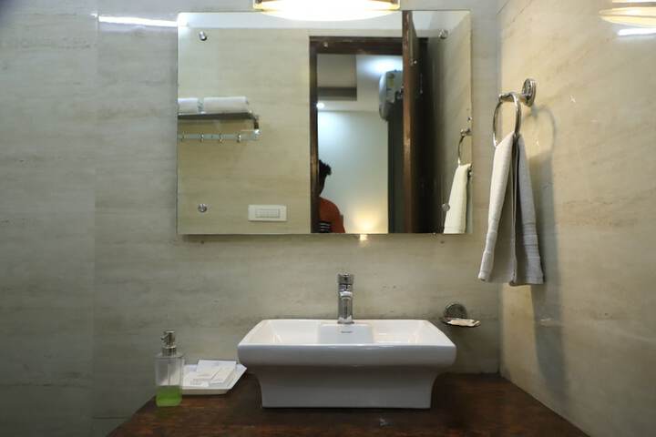 Room 95 of 178