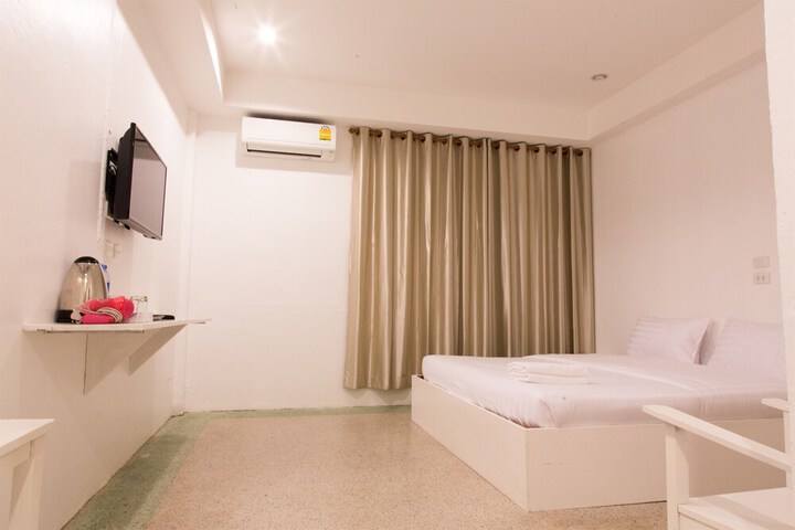 Room 7 of 32