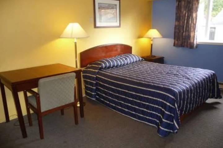 Room 4 of 34