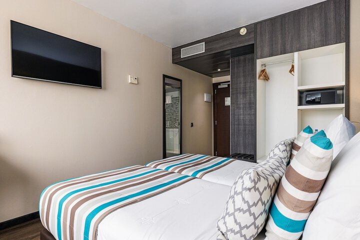 Room 64 of 141