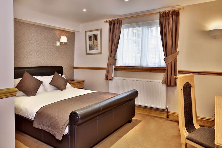 Room 4 of 60
